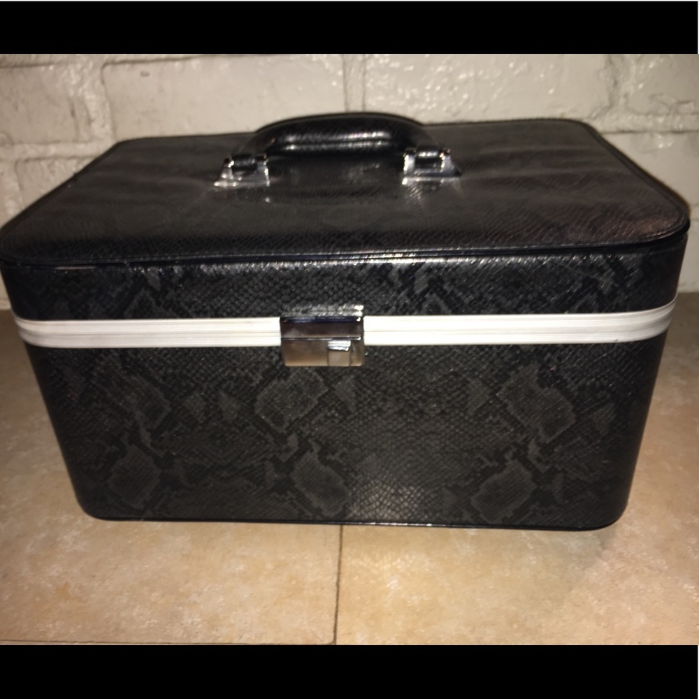 Dark Grey Snakeskin Makeup Storage Case